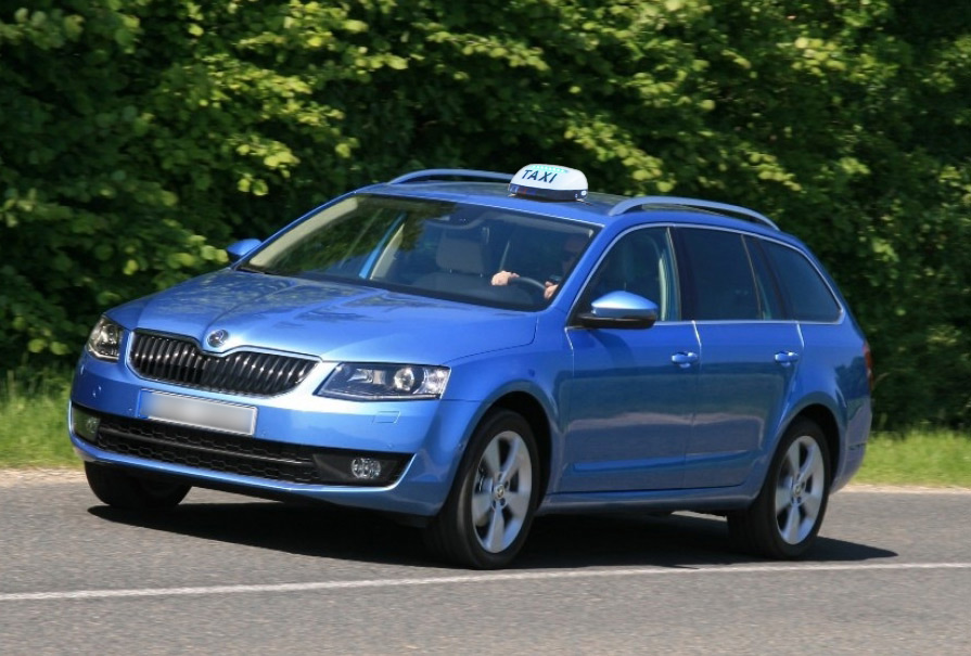 présentation-véhicule-taxi-saint-etienne-du-bois